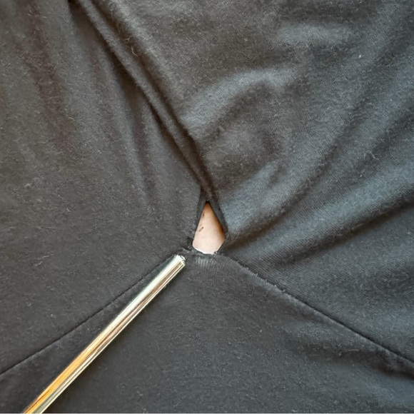 PattyBoutik Black Deep V-Neck Top – Size Small - Picture 10 of 11